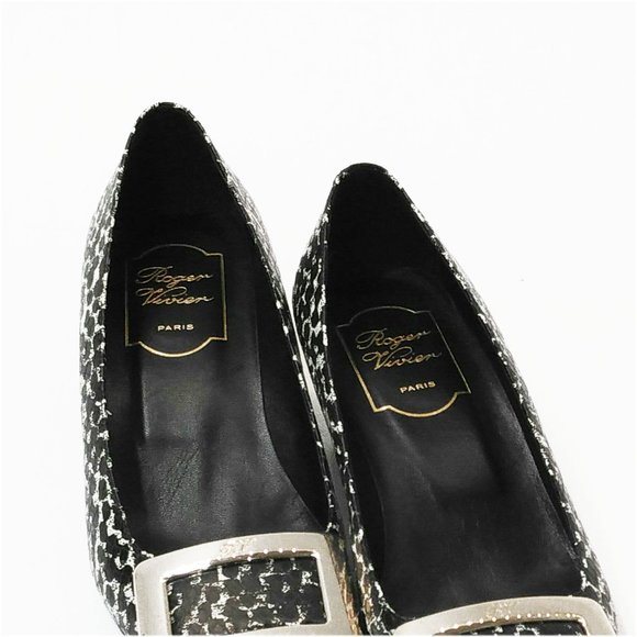 Roger Vivier Black Belle Leather Pump - Picture 6 of 6